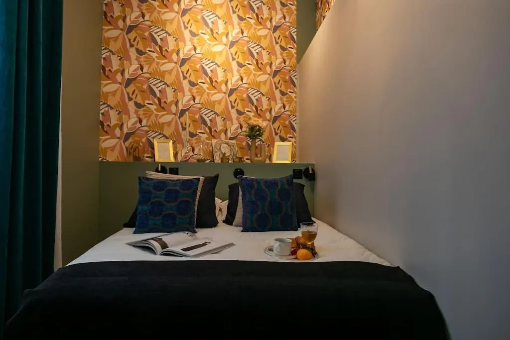 Apartment Sublimappartlamarquisepariscenter2Bathr France