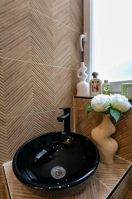 Sublimappartlamarquisepariscenter2Bathr Apartment Paris